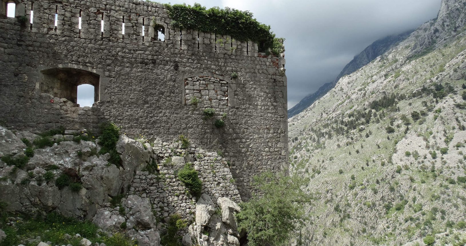 Hidden entrance to Kotor Fortress