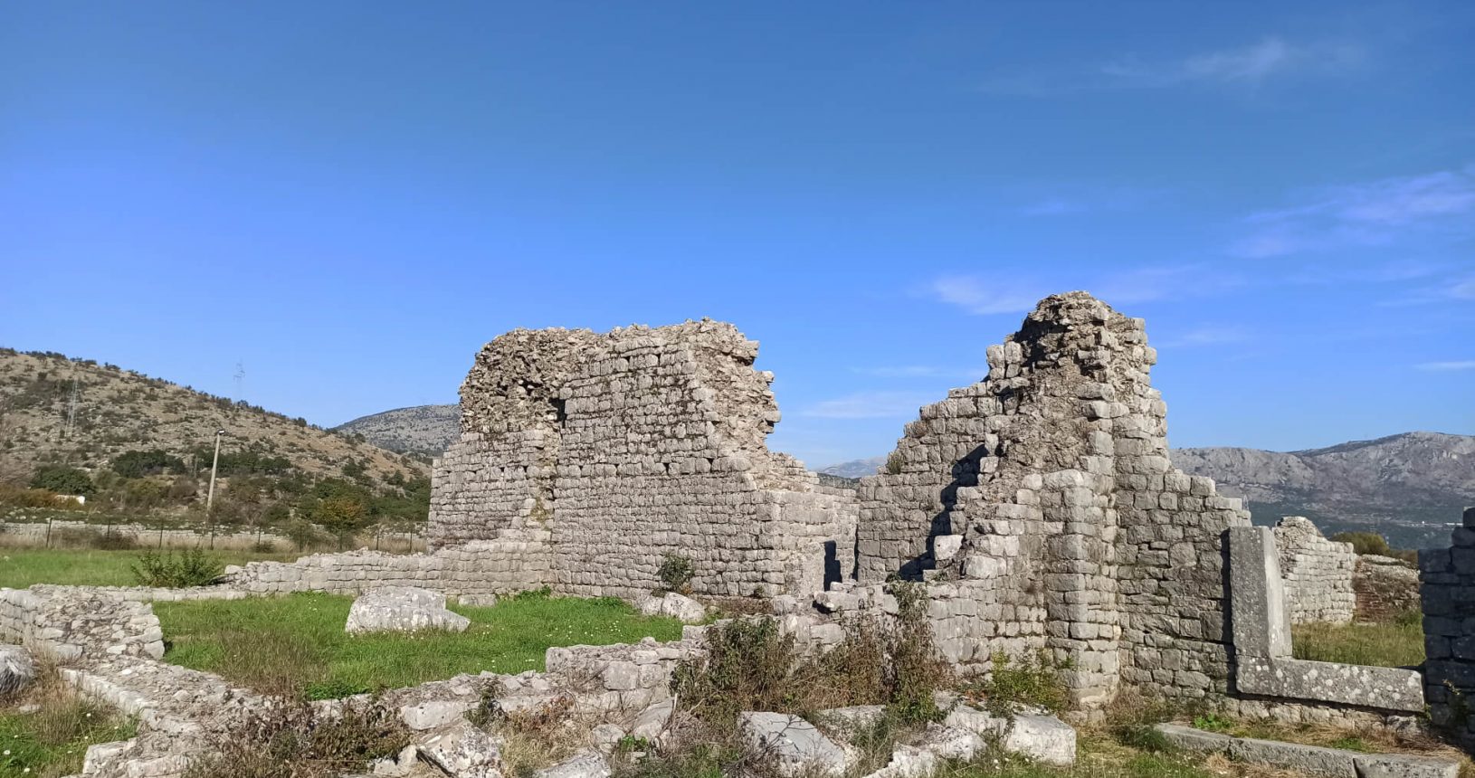 Duklja Ruins entrance to Roman city