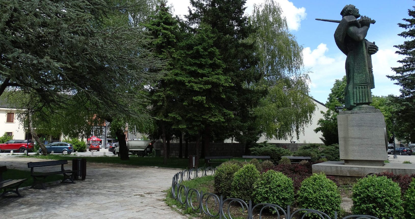 Cetinje quiet rest in the park