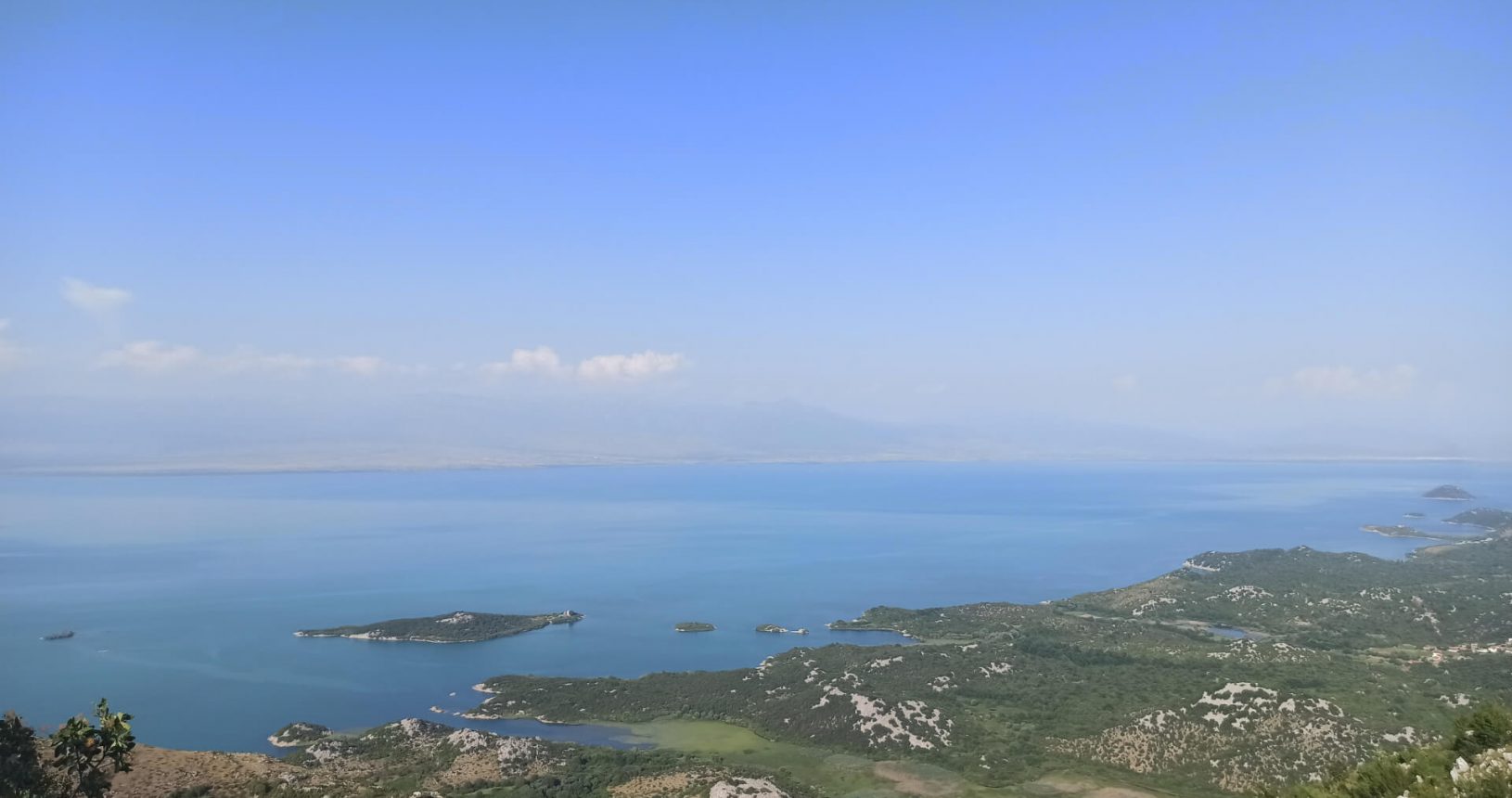 Viewpoint Livari. Amazing lake and Islands view