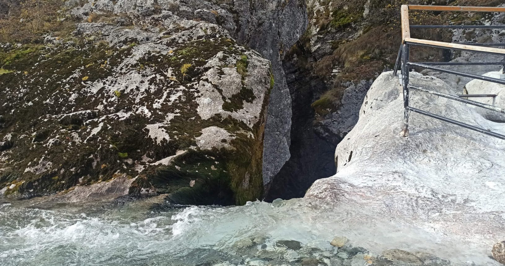 Entrance of Ujvara waterfall