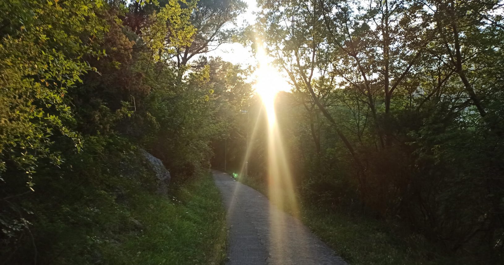 Hiking trail Luchice Buljarica under sunlight
