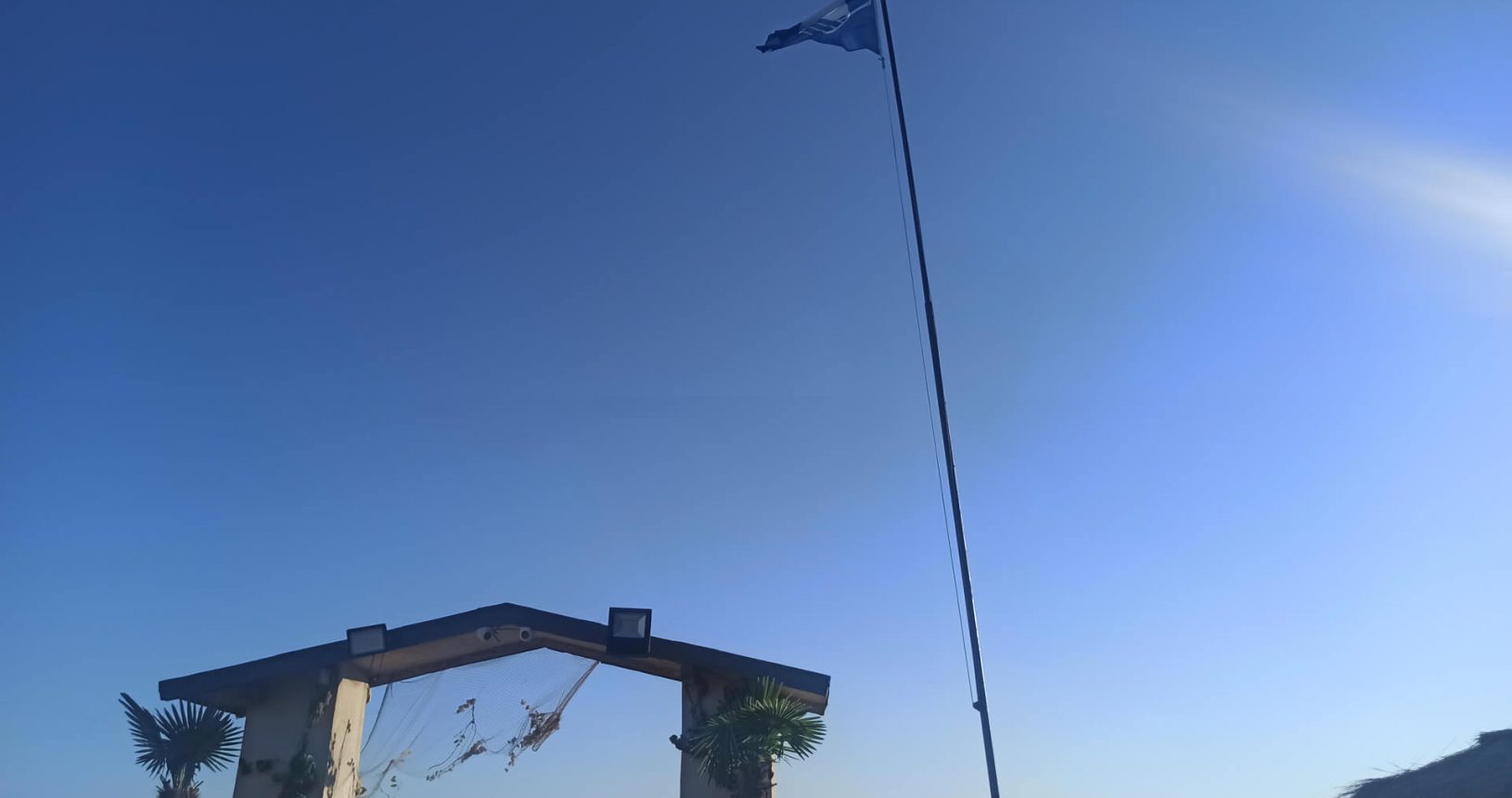 Blue flag of Pearl Beach