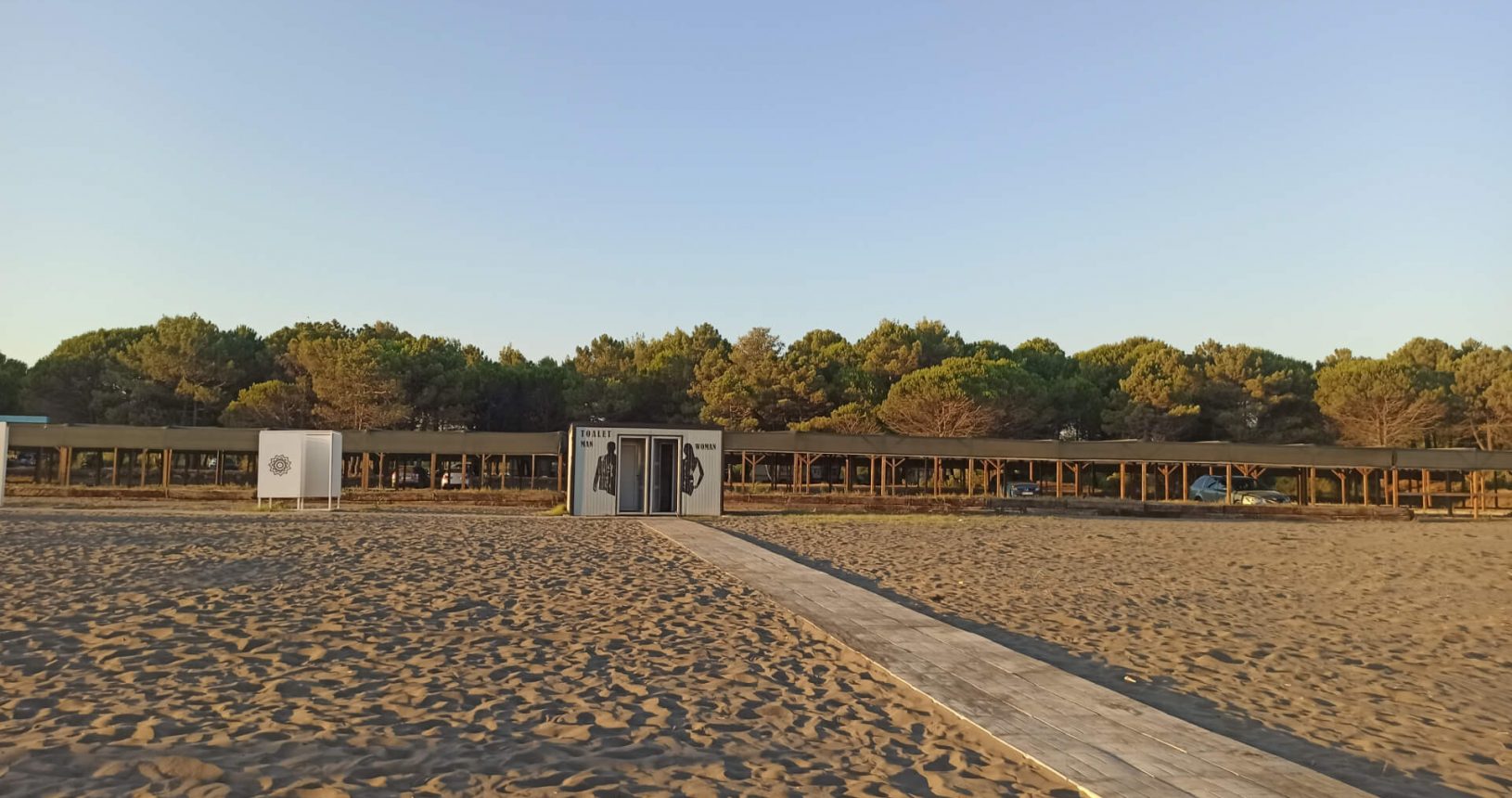 Hills Beach parking and toilets