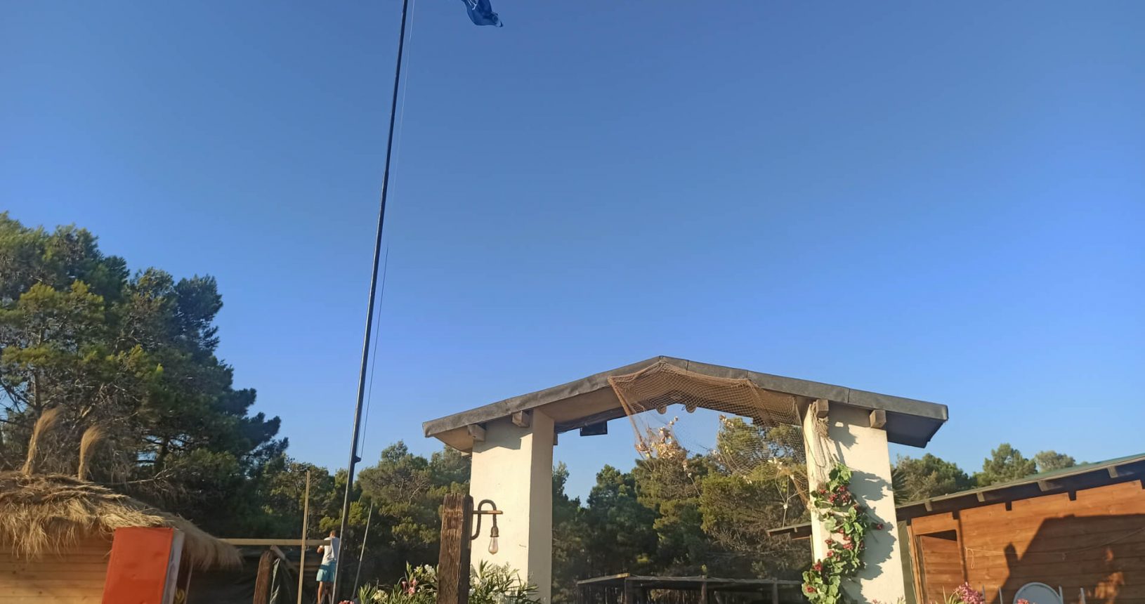Pearl Beach and blue flag view