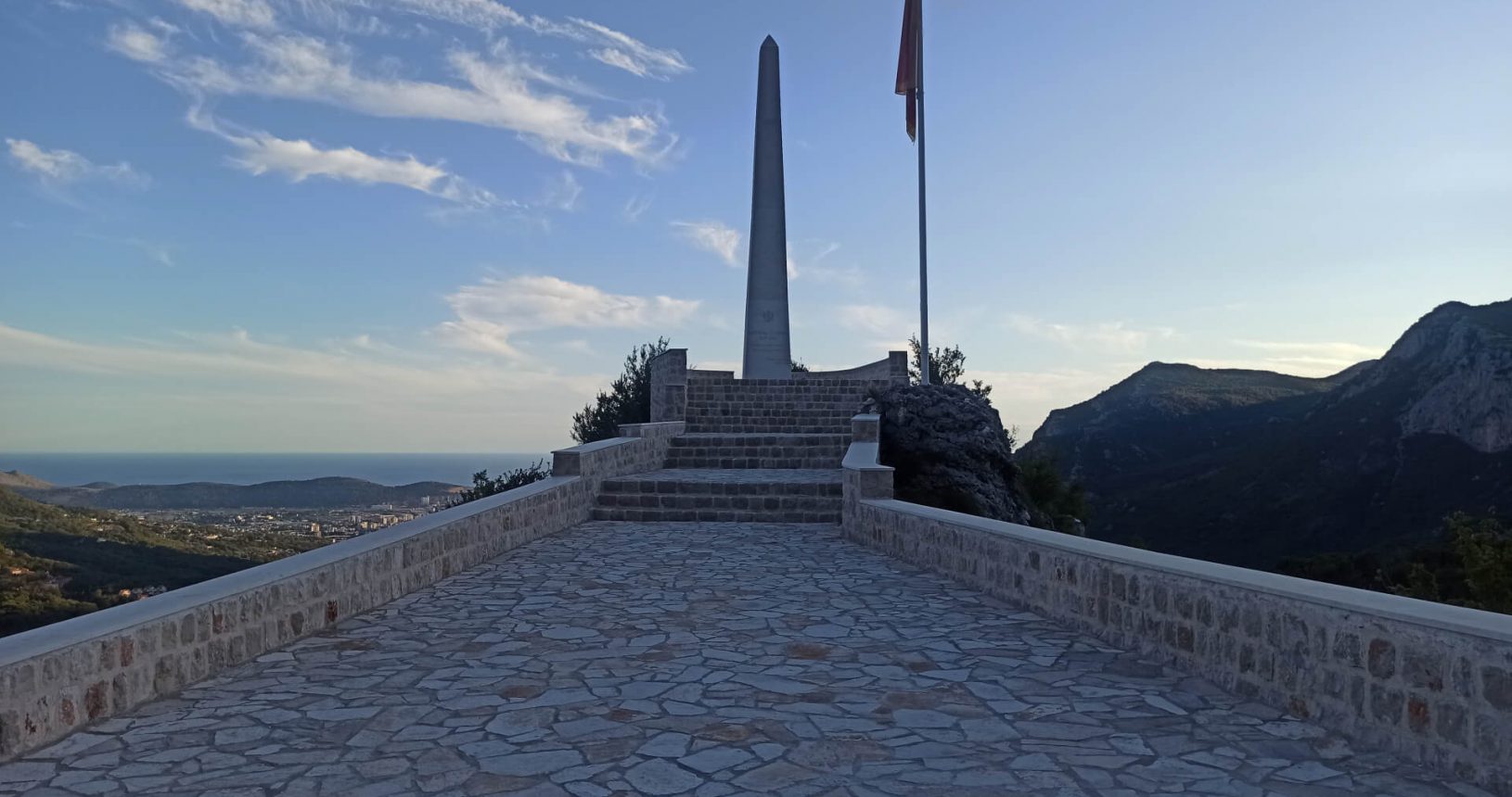 The trail to the Monument to the Battle of Tudemil