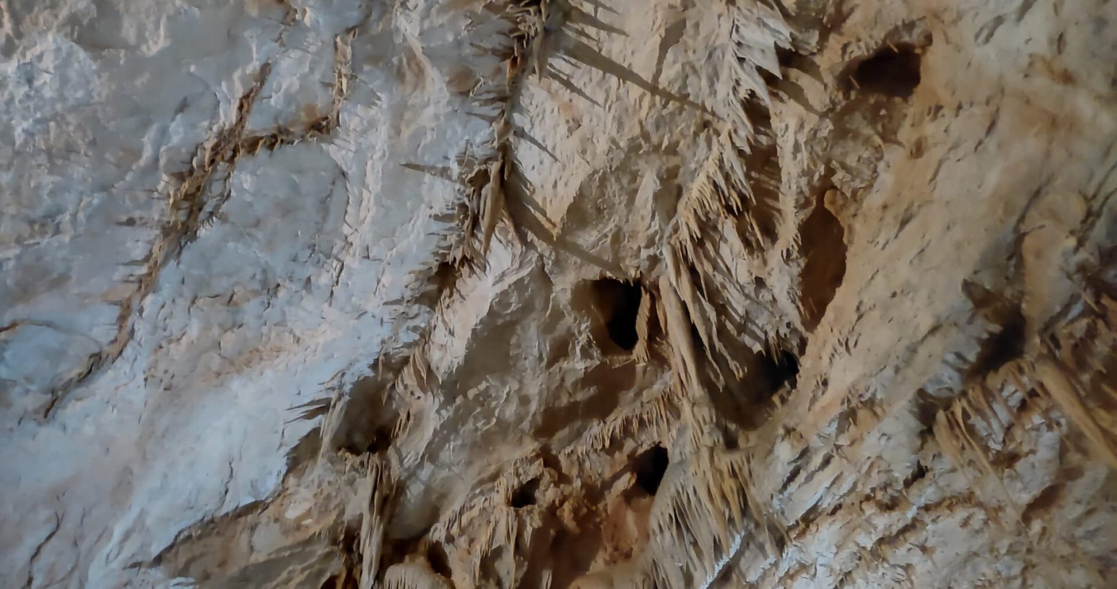 Lipa Cave rocky ceiling