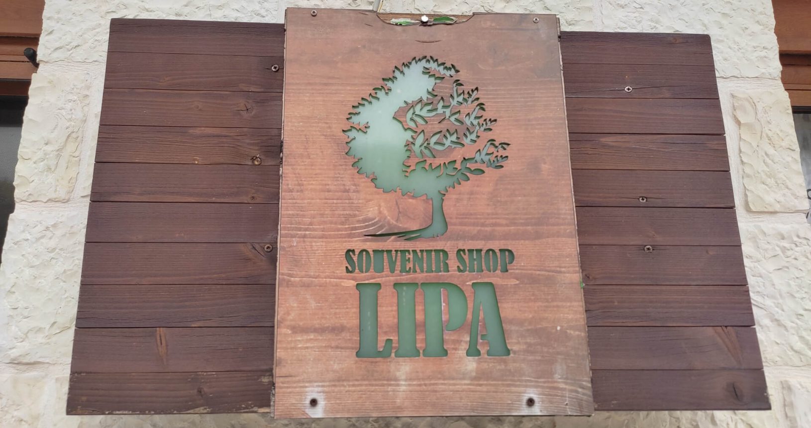 Lipa Cave souvenir shop