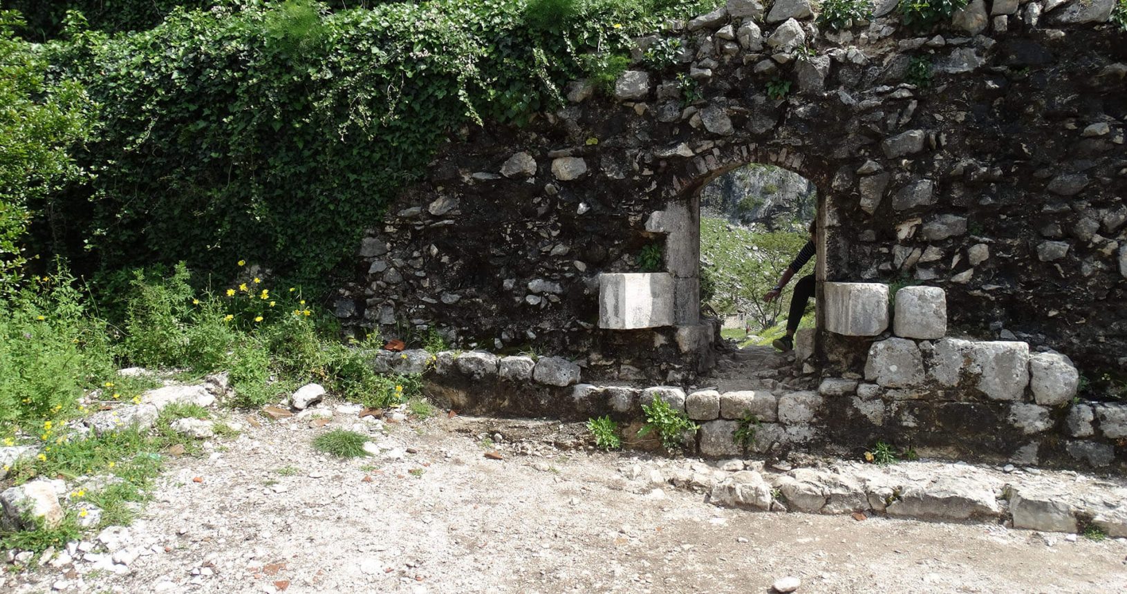 Entrance on the free way to Kotor Fortress
