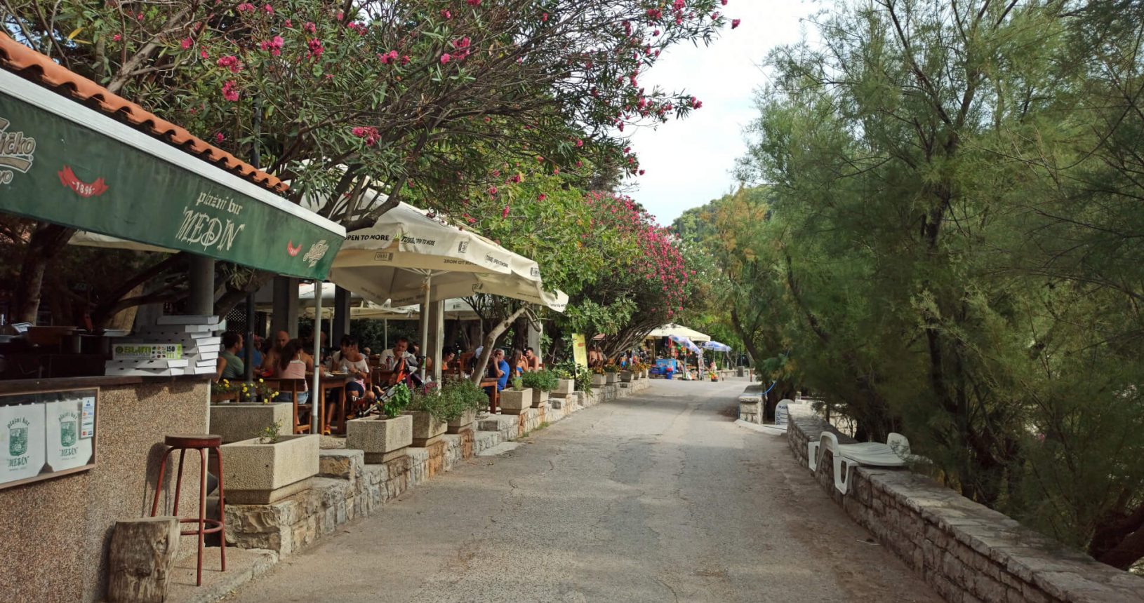 Luchica Beach cafes