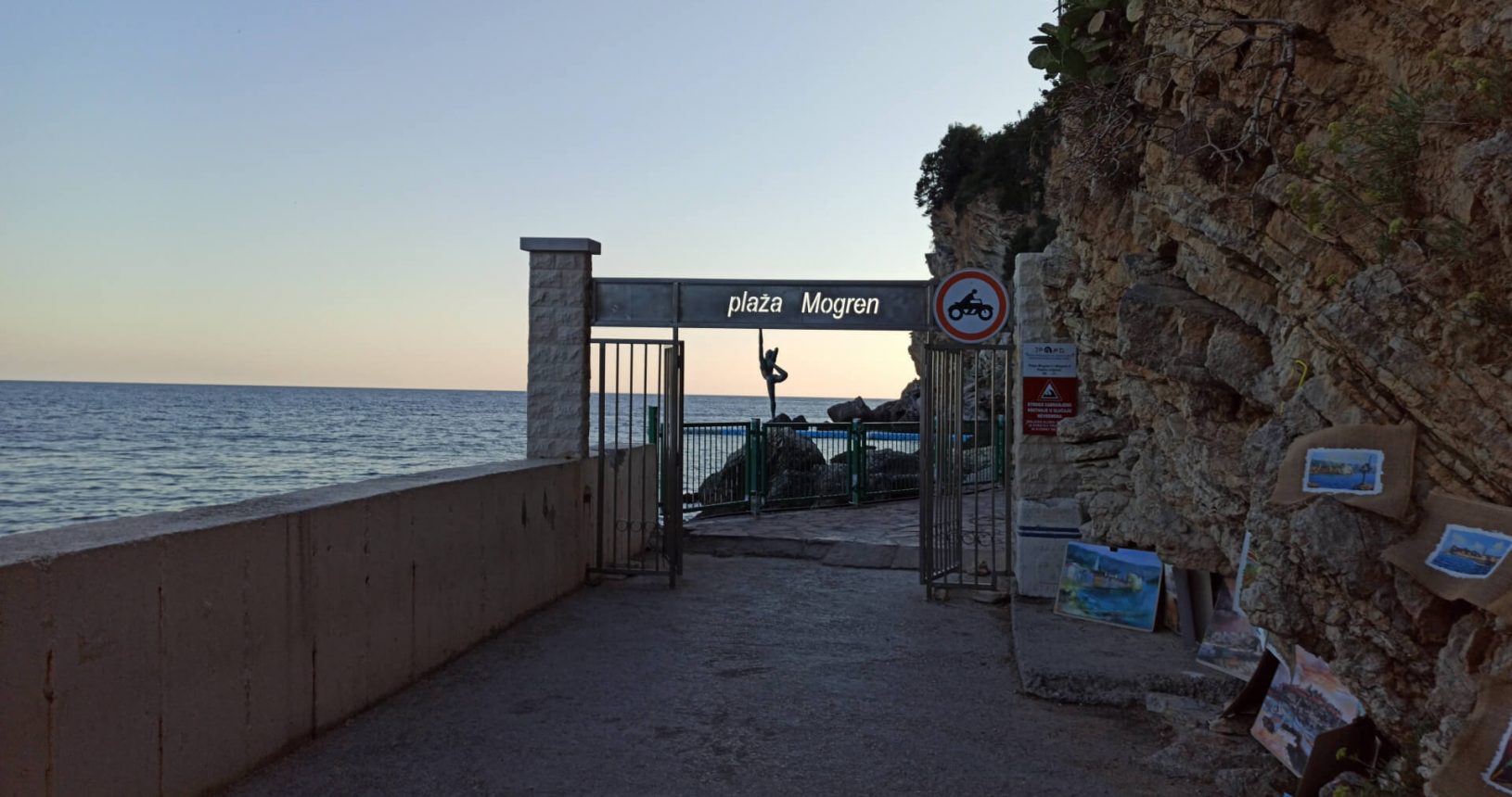 Mogren beach entrance