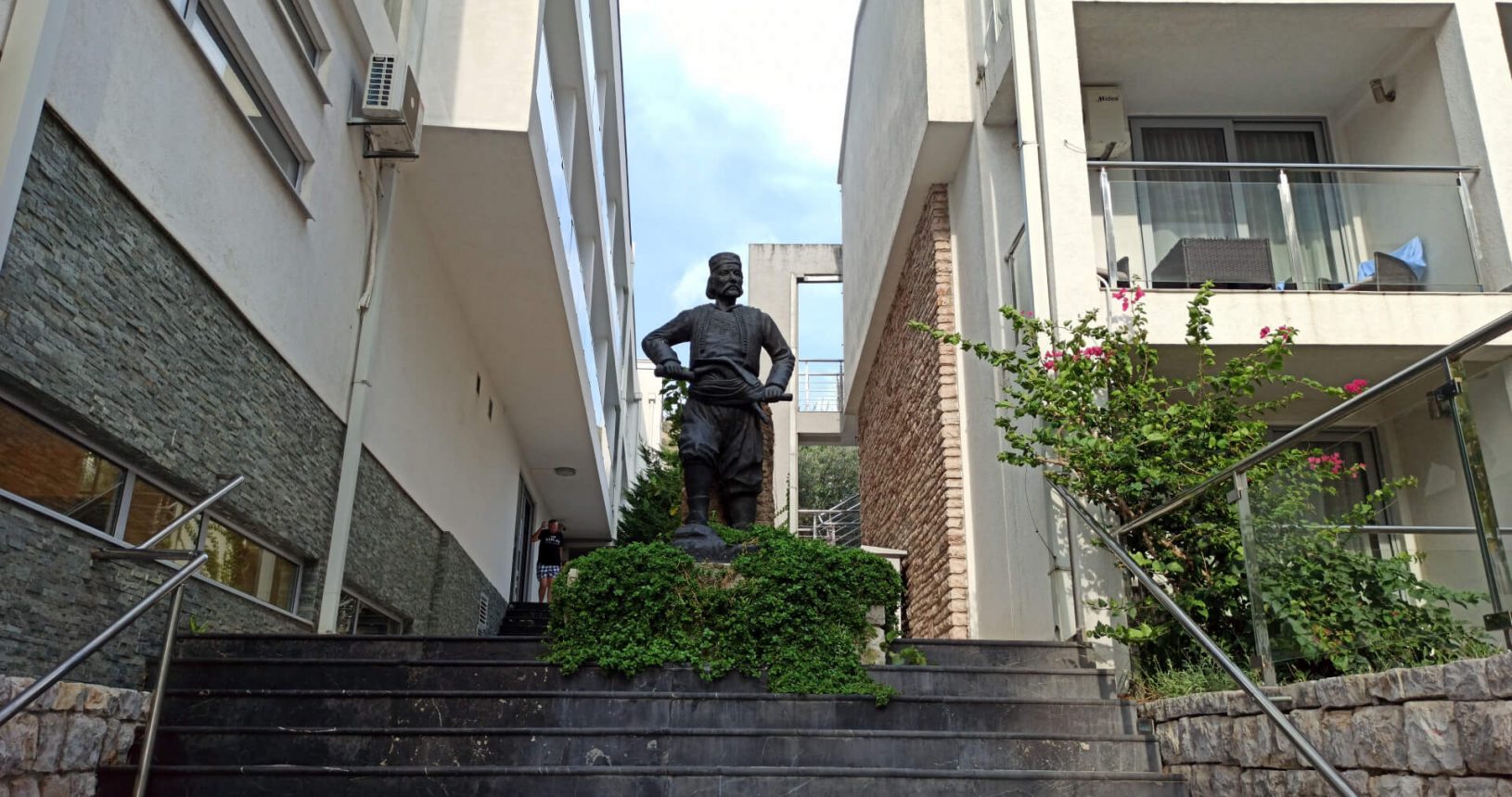 Statues in Petrovac