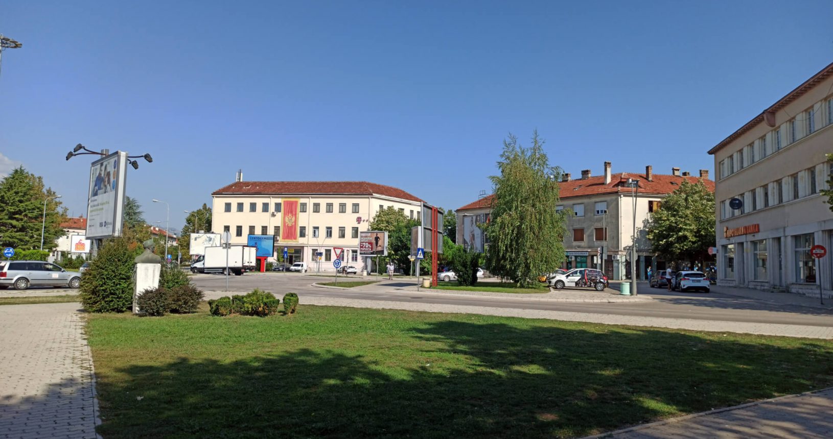 Wide squares in Niksic