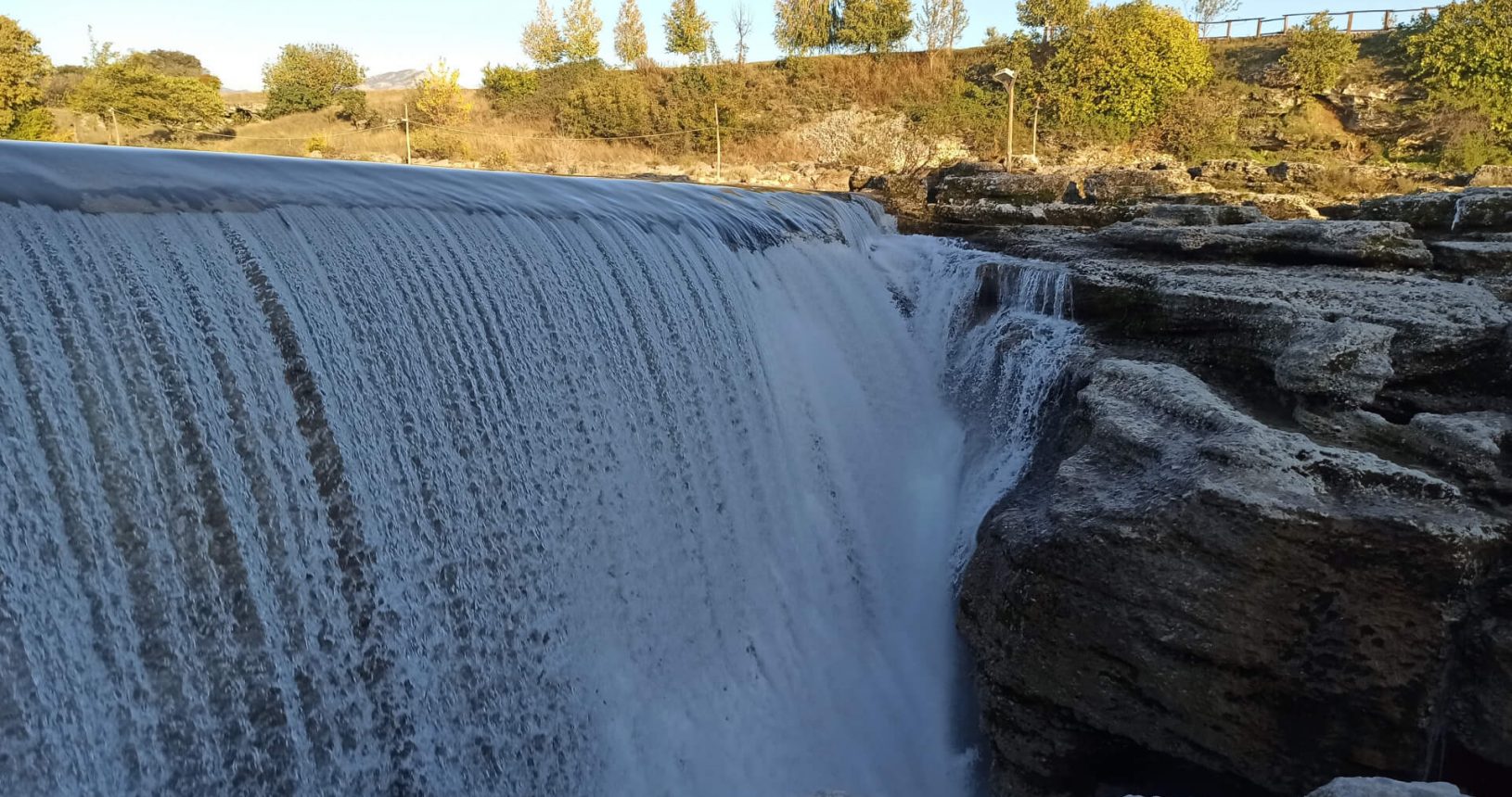 Water flow in Niagara Waterfall