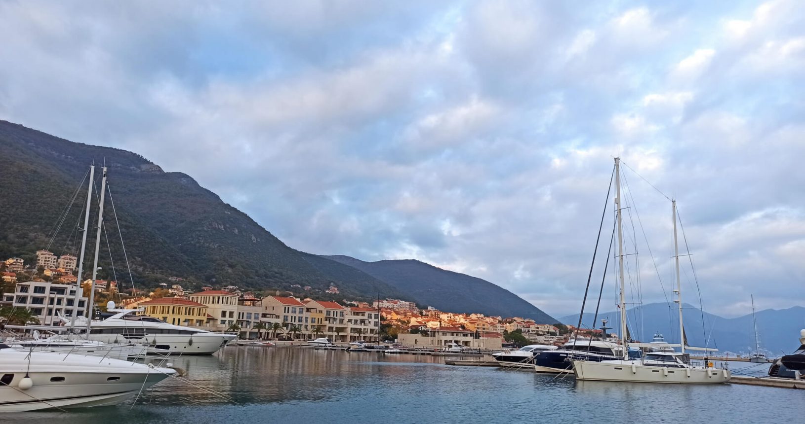 Yachts and mountains in Portonovi