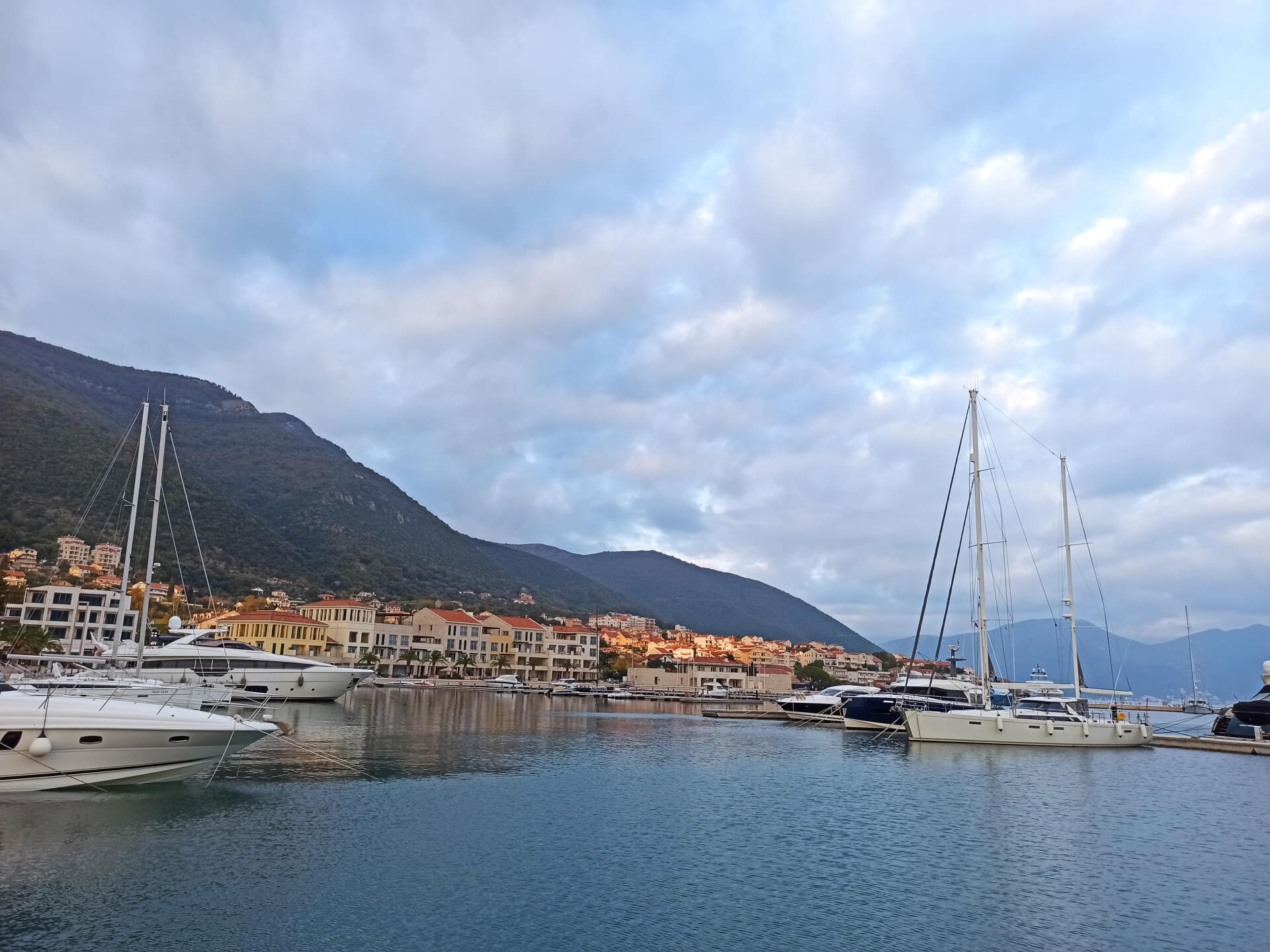 Yachts and mountains in Portonovi