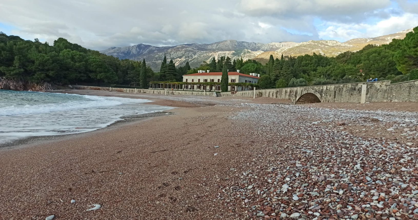 Queen beach and king residence in Park Milocer