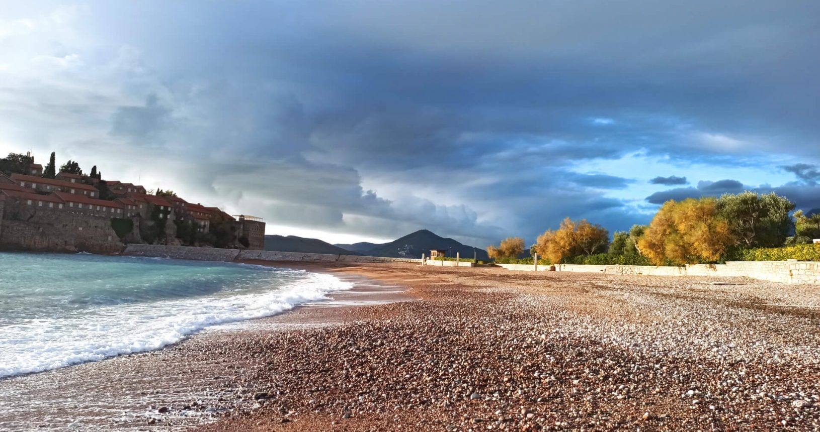 Autumn colours at Sveti Stefan beach