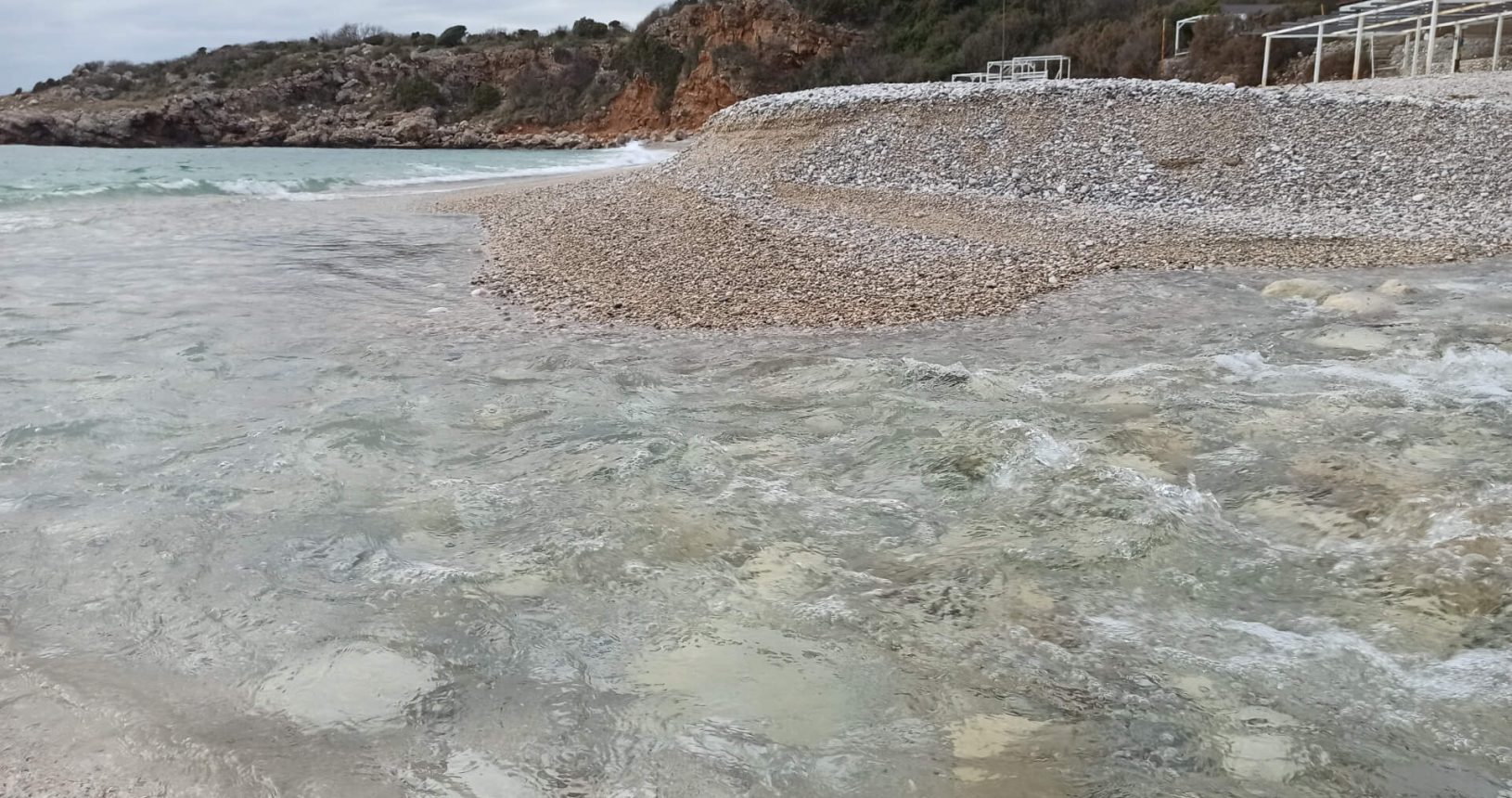 Drobni Pijesak beach. Transparent water in the flow