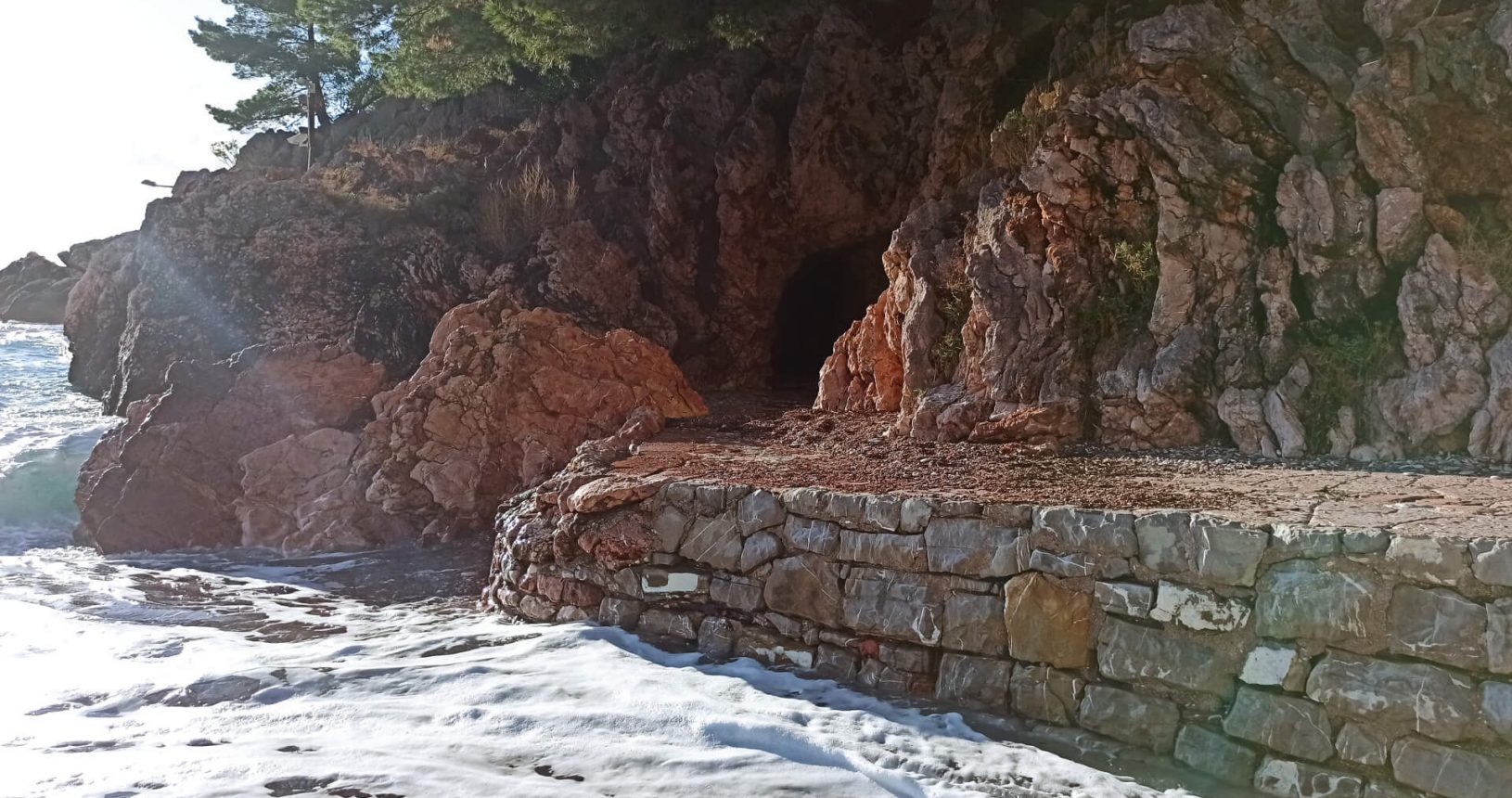 Stony cave. Milocer beach