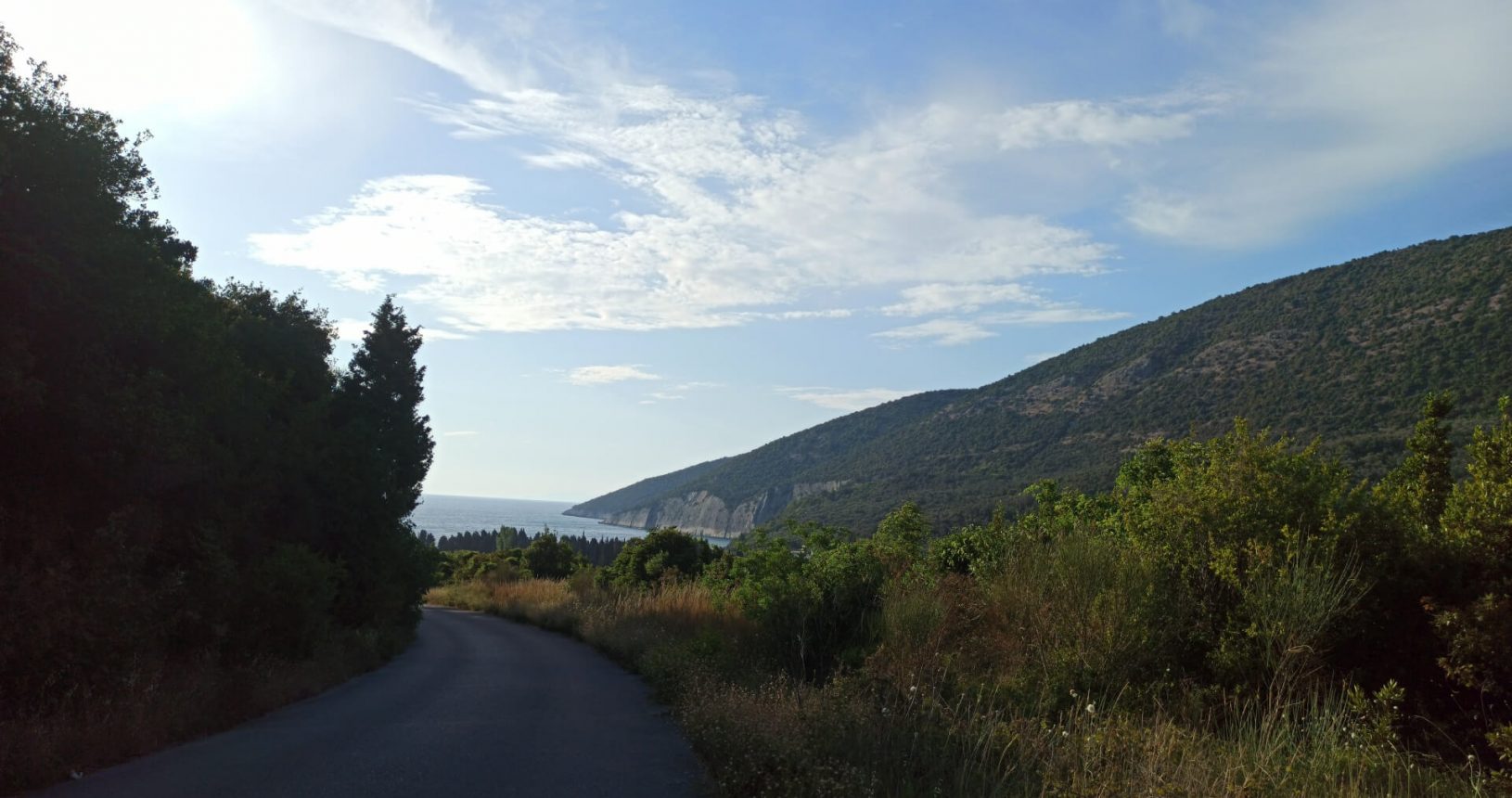 The road to Valdanos beach