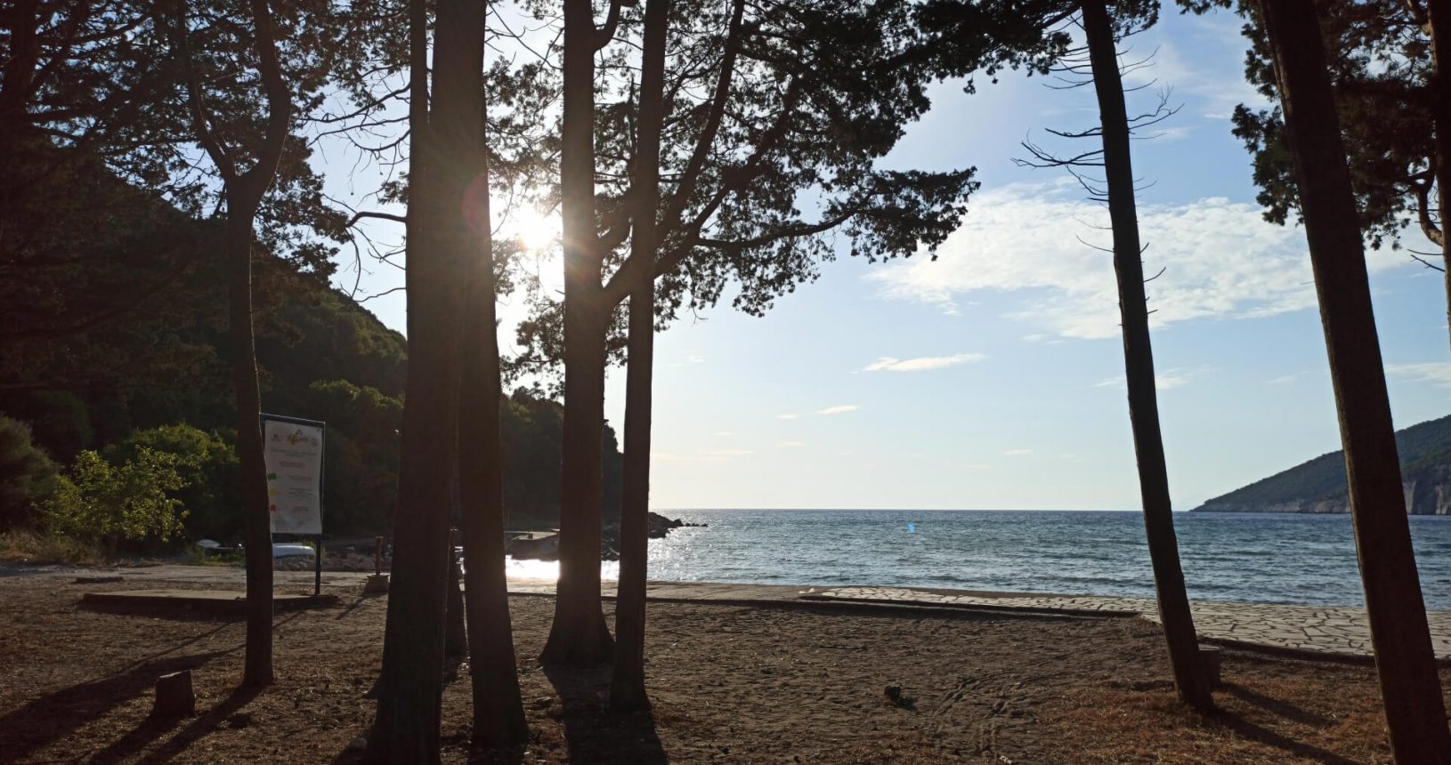 Valdanos beach surrounded by forest