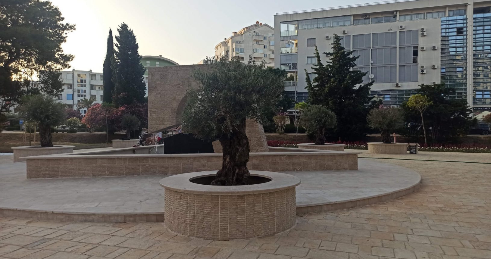 New fountain behind Zetagradnja