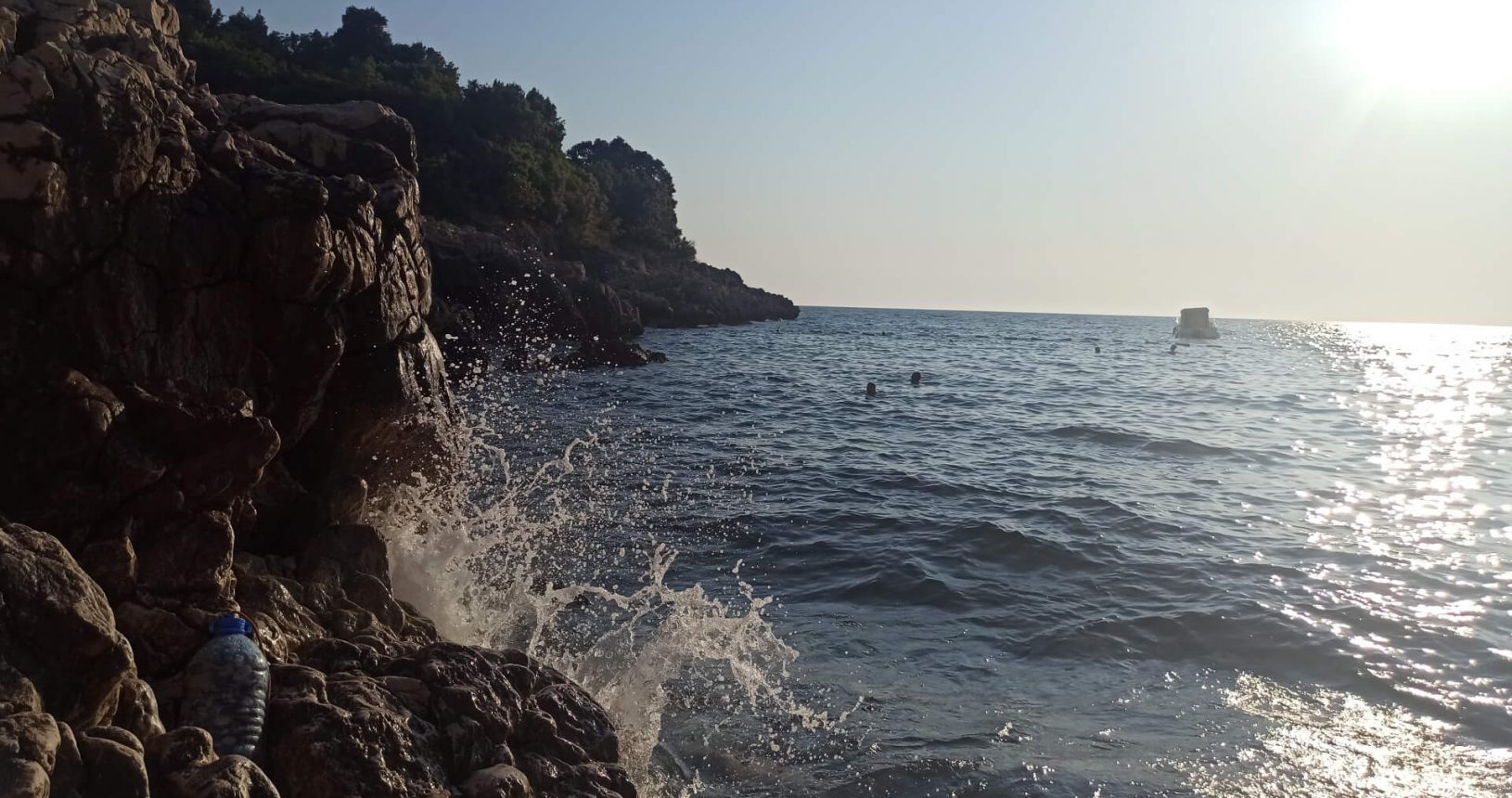 Sea splashes on the stone at Paljuskovo beach