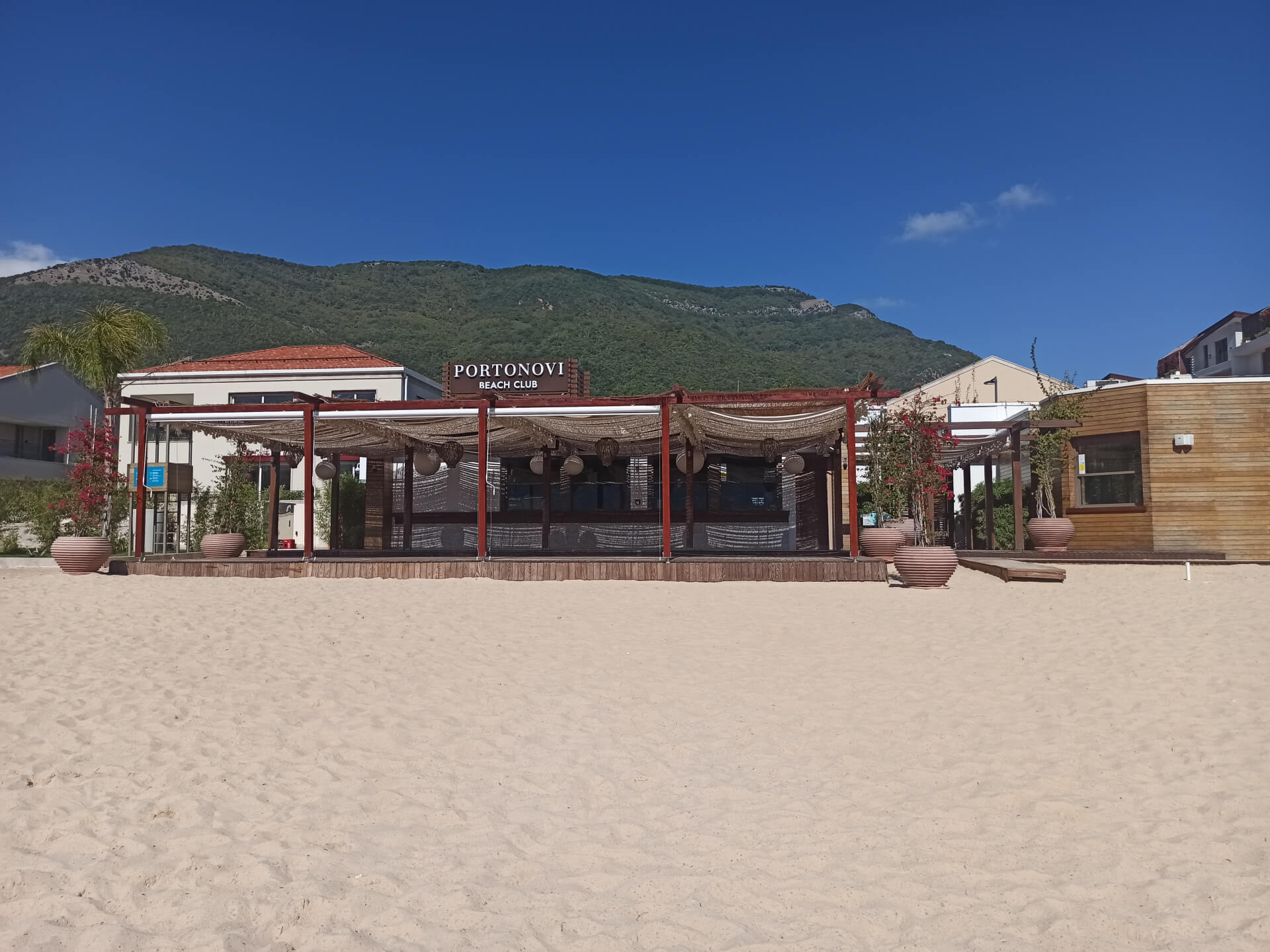 Portonovi Beach club and tender white sand