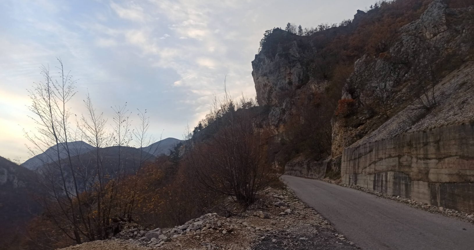 The road next to Piva lake observation platform