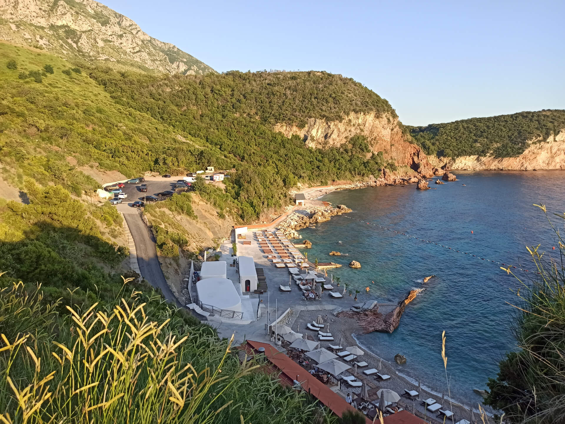 Crvena Glavica Beach highlighted and parking view