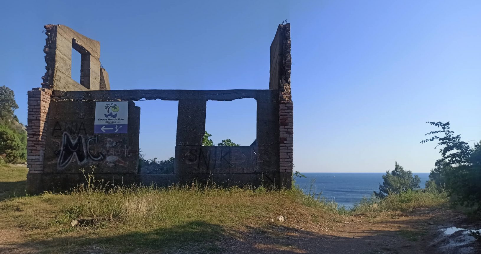 The ruins near Strbina Beach