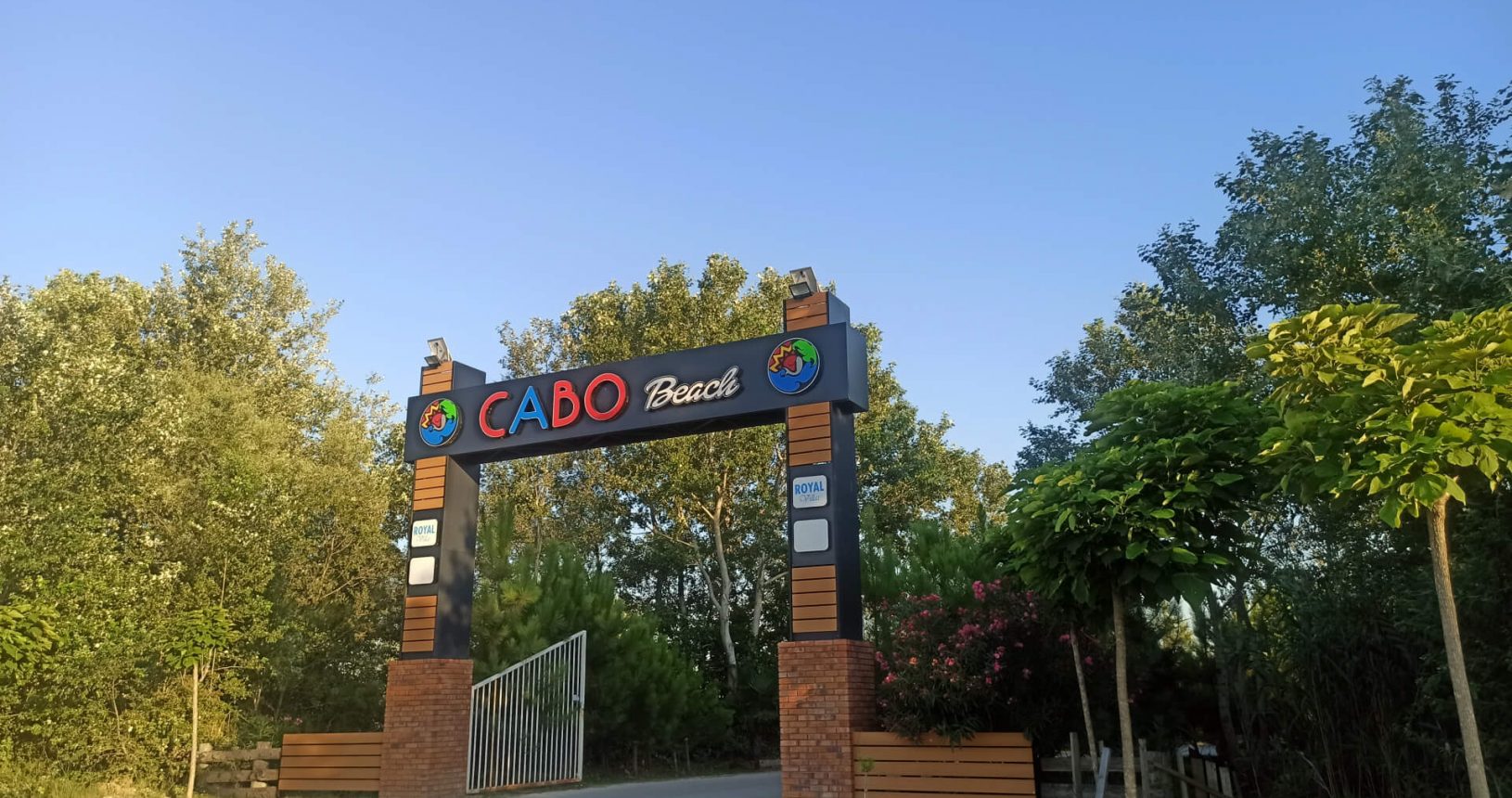 Cabo Beach entrance for cars