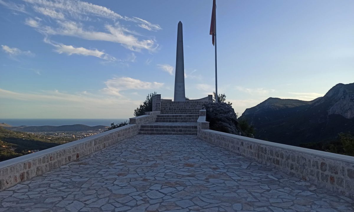 The trail to the Monument to the Battle of Tudemil