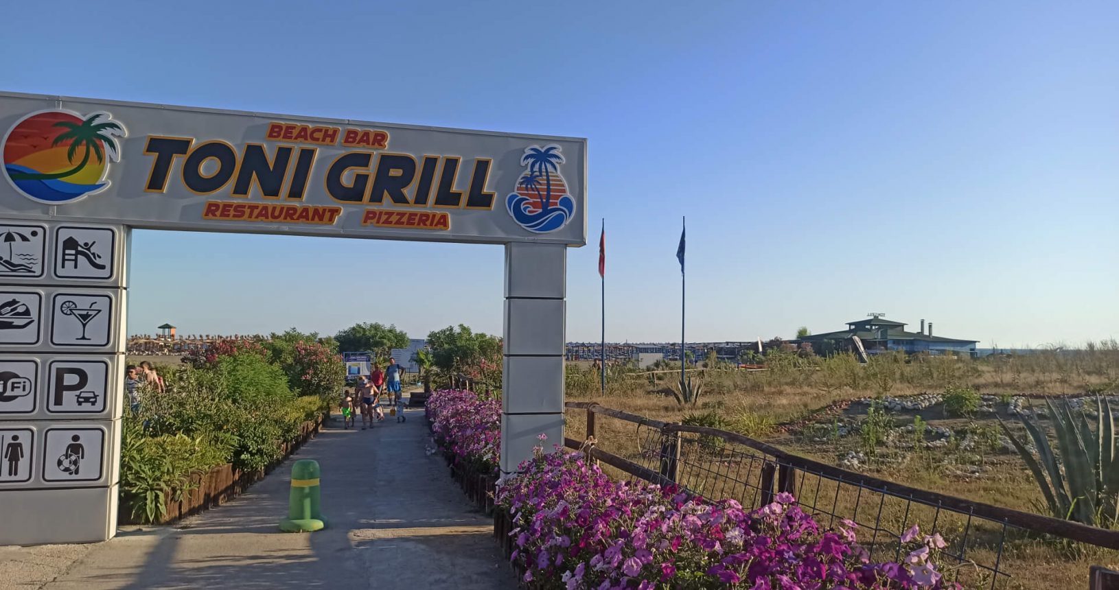 Toni Grill Beach entrance