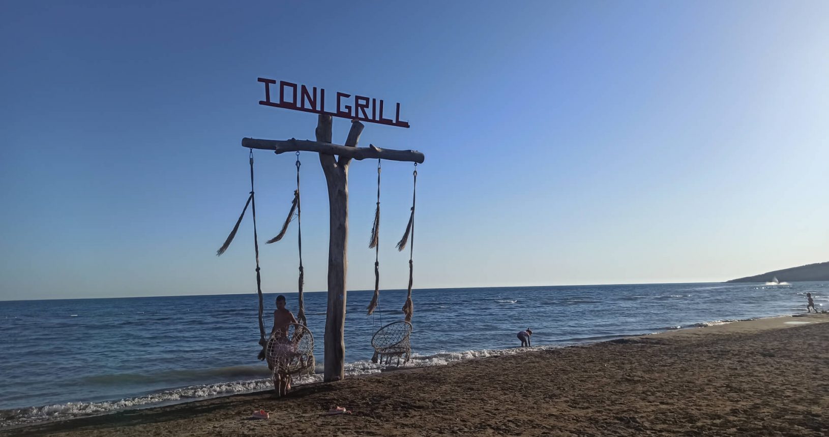 Toni Grill Beach swing