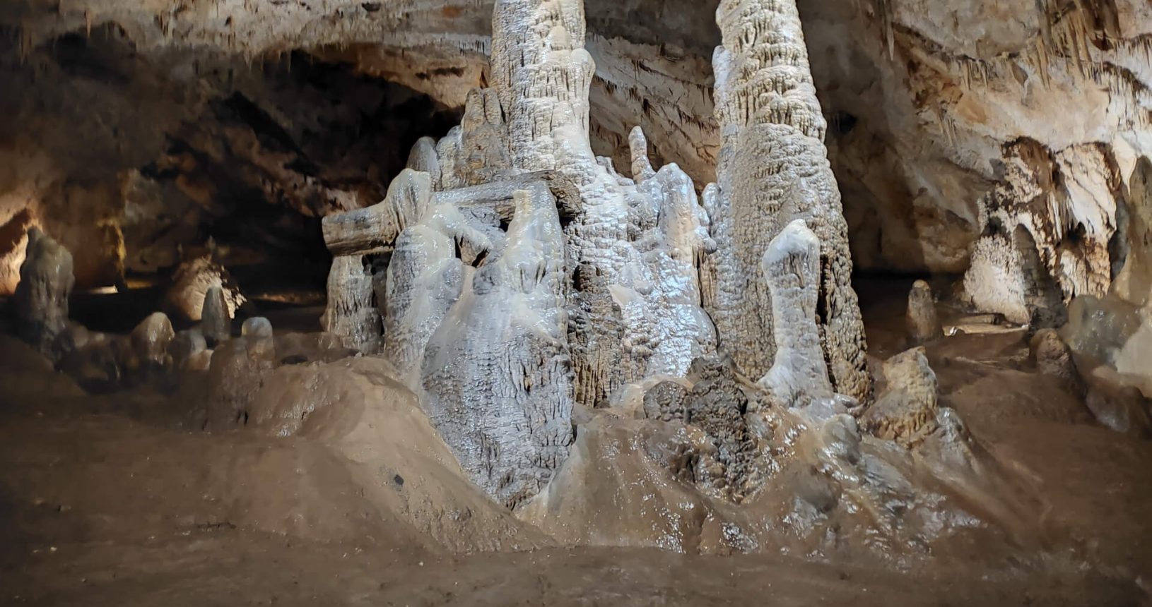 Lipa Cave ancient nature